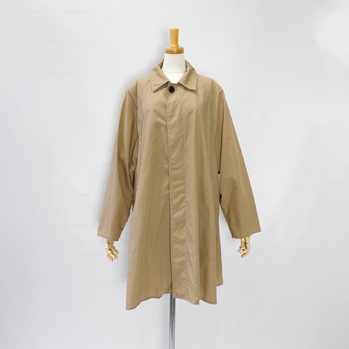 TICCA ティッカ ベージュ 軽量ナイロン フード付き コート（size F） TICCA(ティッカ)の【HPS別注】テントフーディコート通販 | 集英社HAPPY