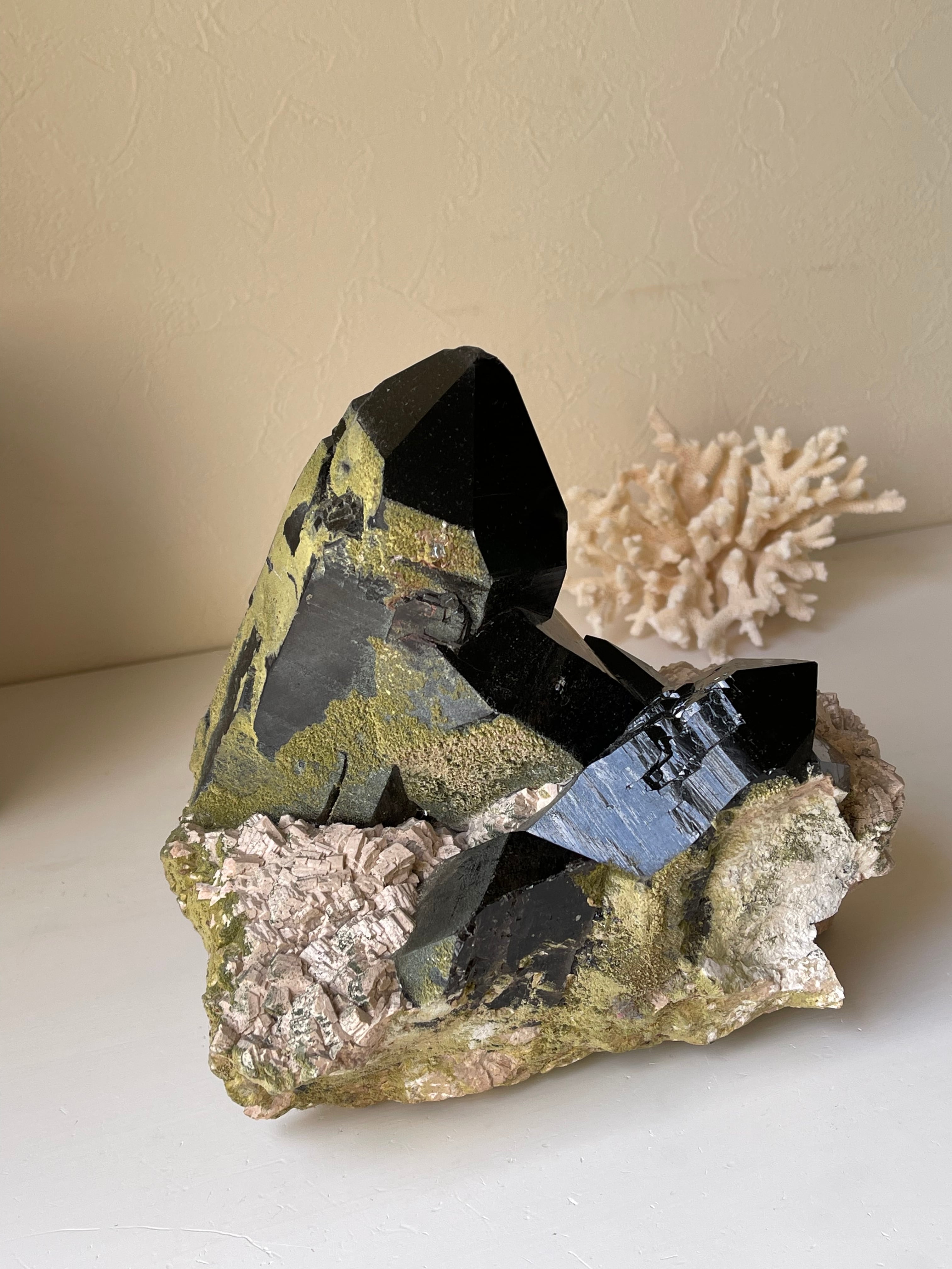 山東省産母岩付き黒水晶(モリオン)