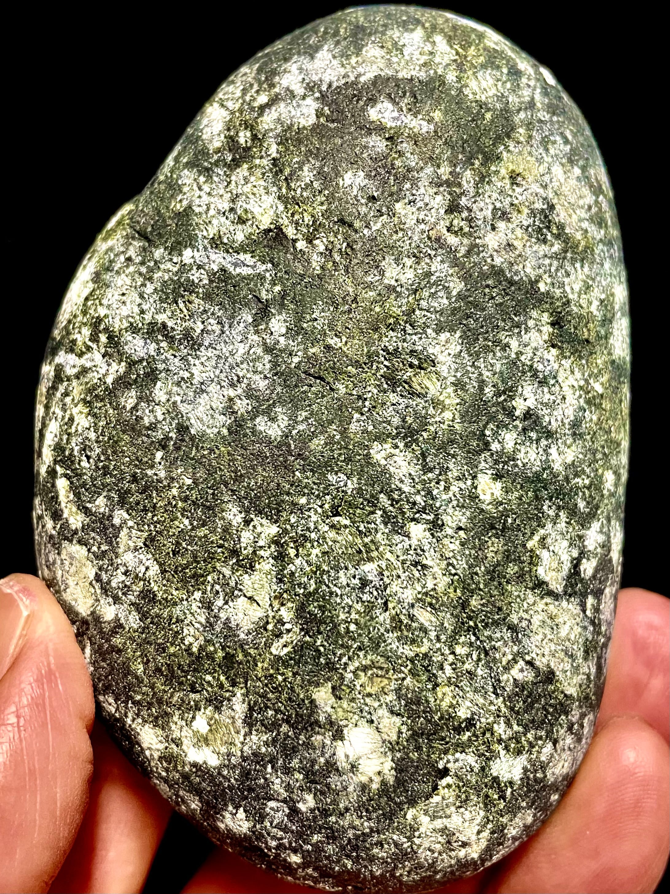 1) 日本人の「心」に寄り添う御守り!新たな自分自身への成長「糸魚川蛇紋岩」サーペンティン・大型