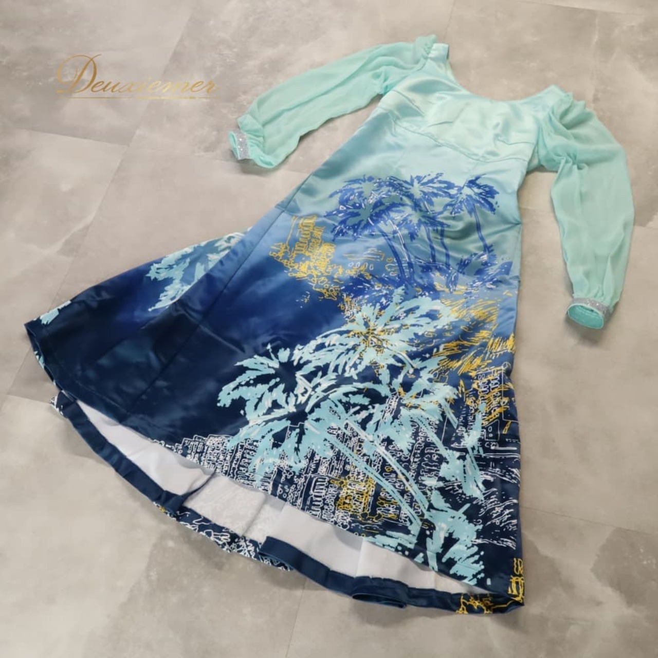フラダンス 衣装 FANCY DRESS ファンシードレス ワンピース ドレス ブルー系 植物柄 ヤシの木 チュール袖 ハワイアンプリント ハワイアン アロハ フラ ダンス レッスン 練習 長袖 フレアスカート 水色 紺 白 黄 ネイビー系 ホワイト系 イエロー系 華やか さわやか かわいい おしゃれ 上品 大人っぽい