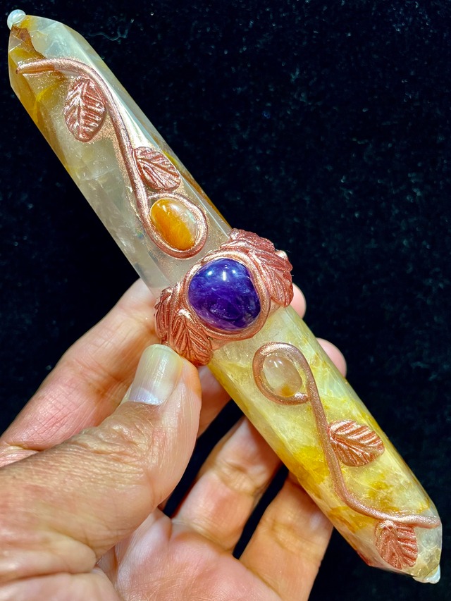 46) エネルギーを高める超アイテム！「アート・クリスタルワンド」ハンドメイド(台座付)