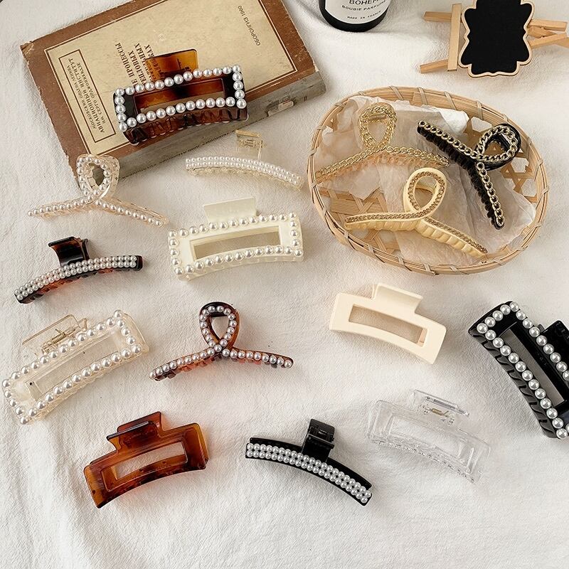 パールレッドバックヘアピン アクセサリー エレガント 真珠 ブラック・アイド・ピーズ88050460110