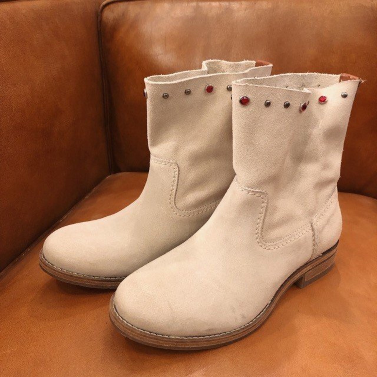 KOAH France スタッズスエードショートブーツ