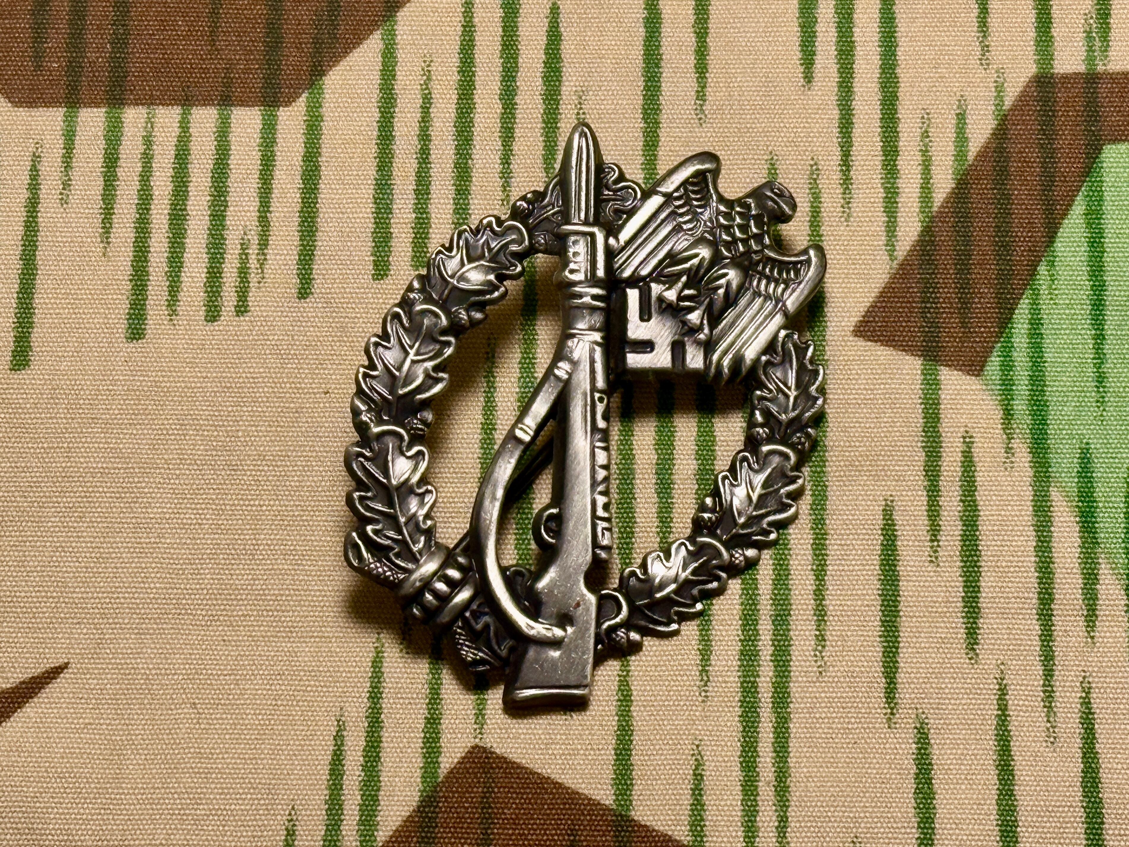 徽章 | INSIGNIA | アイヘンバウム ミリタリア｜WWIIドイツ軍装品・リ