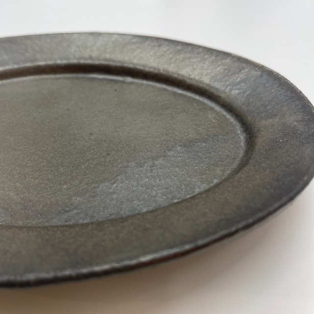 『宇田康介』オーバル皿(中)　鉄釉　2111101111675