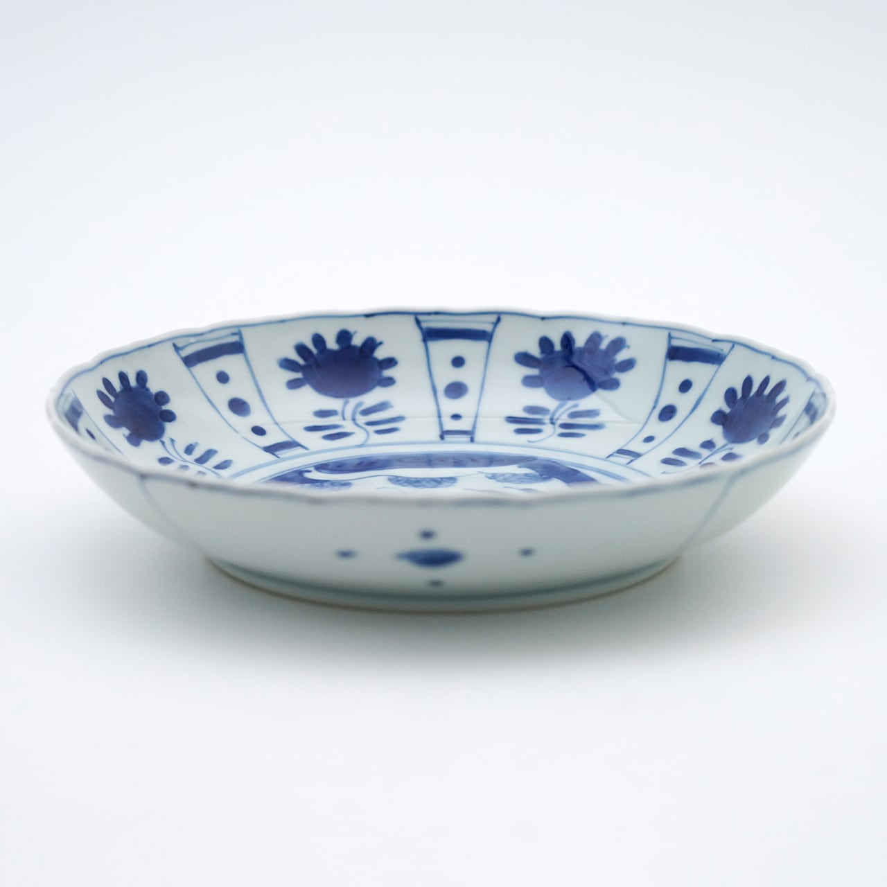 染付芙蓉手花鳥文平鉢(2客) 古染付芙蓉手草花文兜鉢（明時代） 型打ち