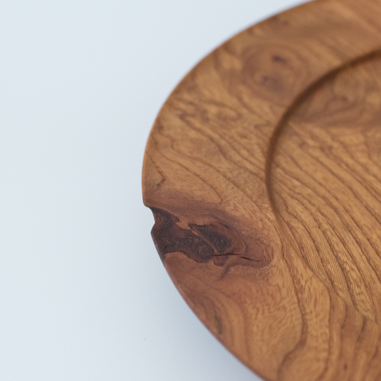 銘木のリム皿|風になびく木目の語り手|欅