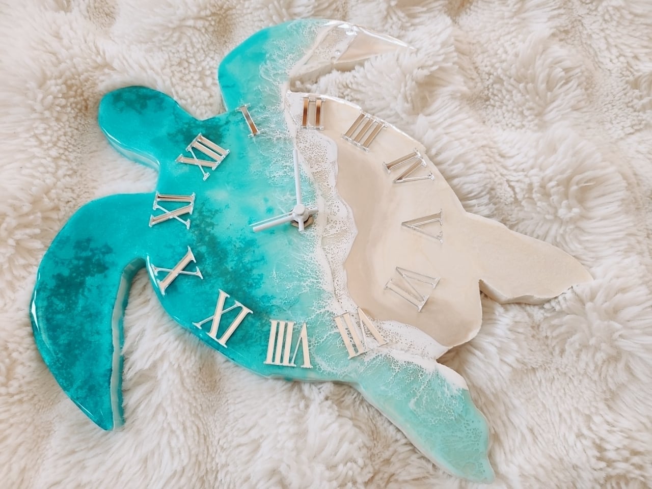 475.オーシャンレジンアート 壁掛けホヌ時計 小