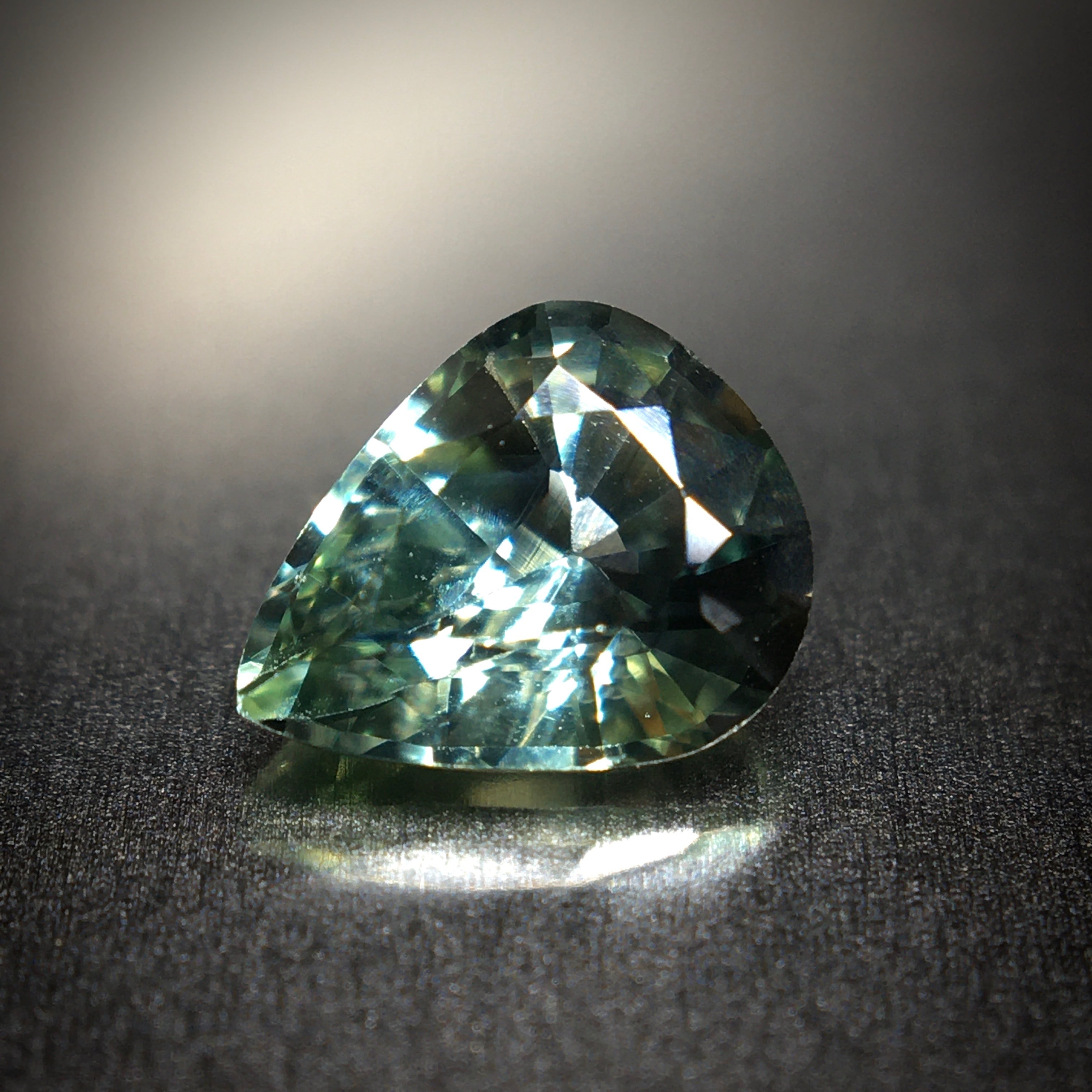 天然ブルーグリーン サファイア0.815ct 天然ブルーグリーン サファイア0.815ct 爽やかな”ミントグリーン” 0.7