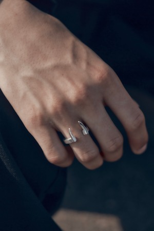 Cat’s Fang Ring