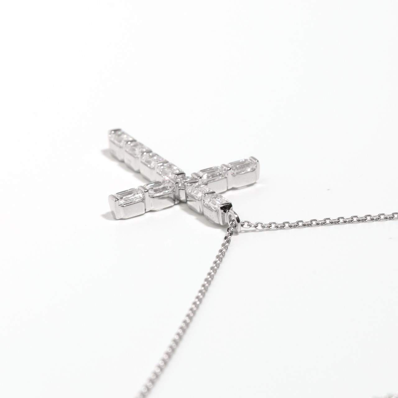 クロスデザイン エメラルドカット ダイヤモンド ネックレス VVS2~VS1 Pt / 1.058ct / 0.050ct