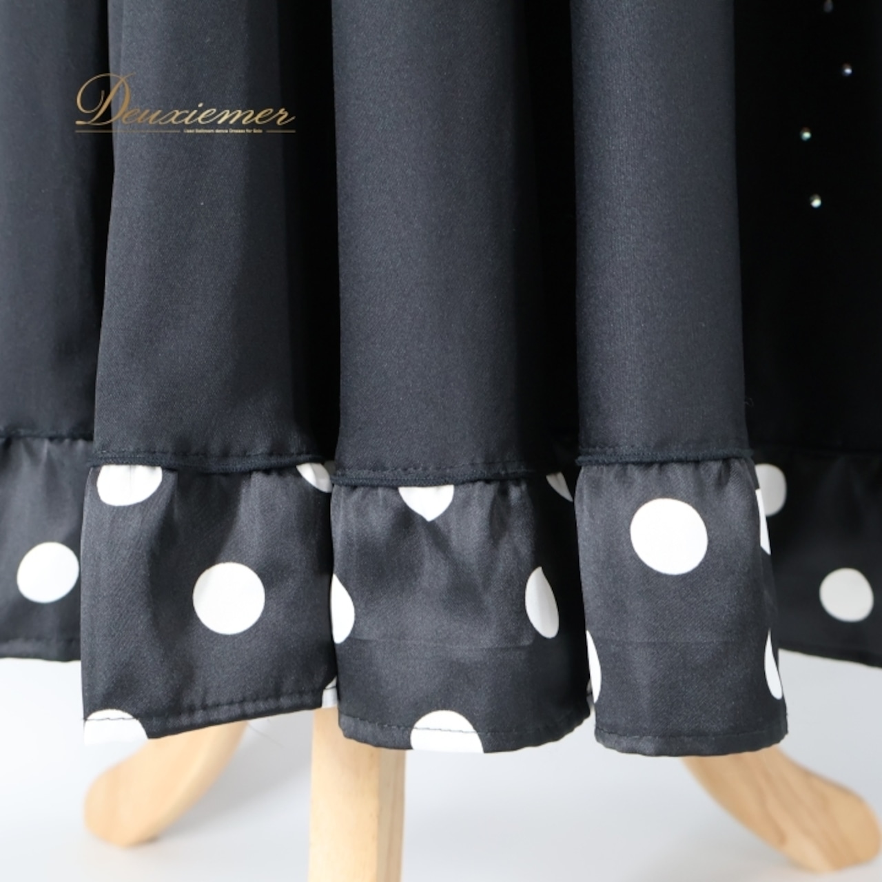 フラメンコ 衣装 ファルダ スカート ブラック系 水玉 ドット柄 ボランテ 黒 白 薄い ペチコート 日本製 かわいい ラインストーン シンプル ダンス衣装 ステージ イベント 練習 レッスン ホワイト系