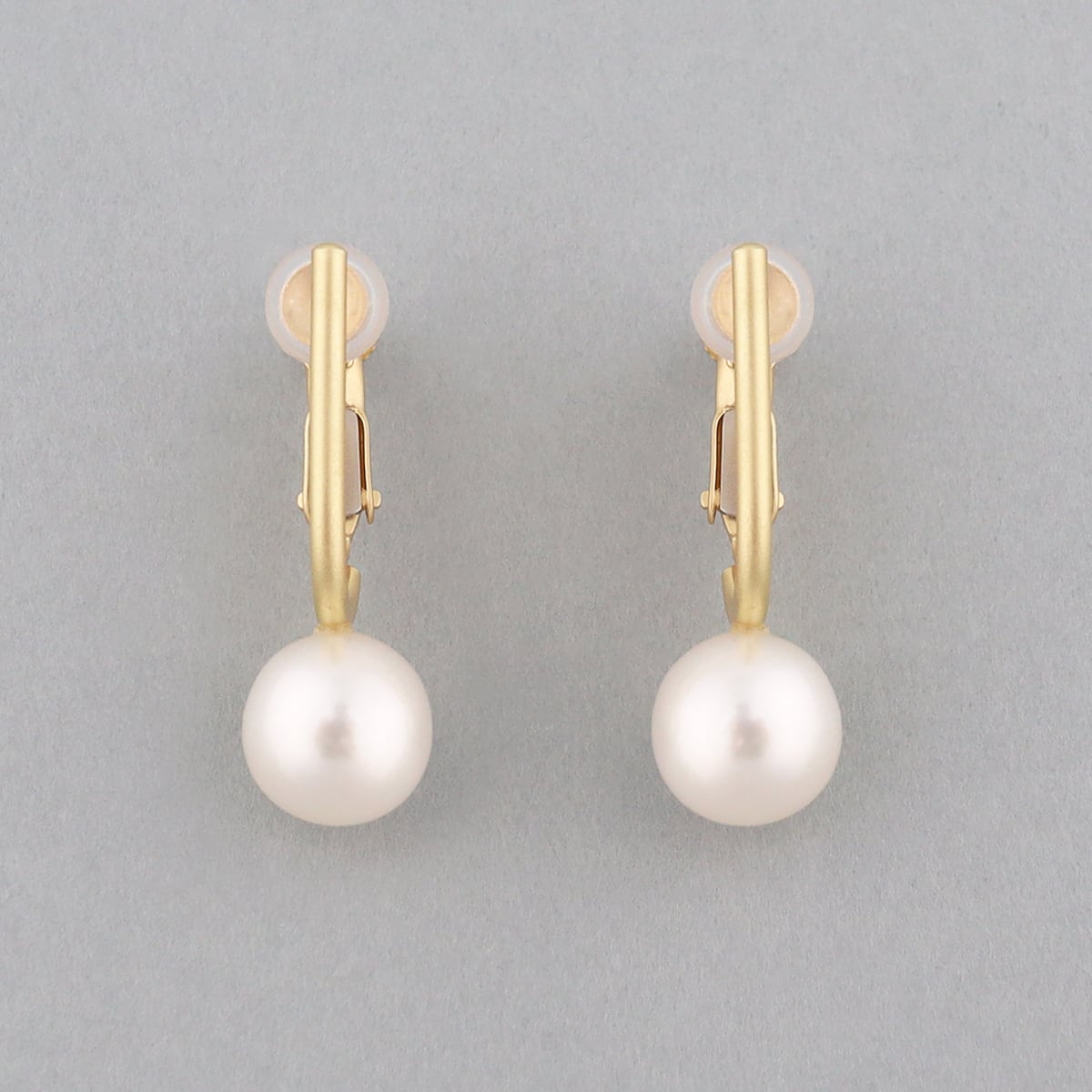 J line pearl earring