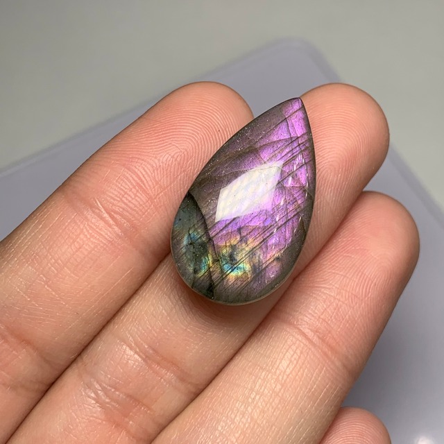 1.ピンクシラーラブラドライトルース・しずく型