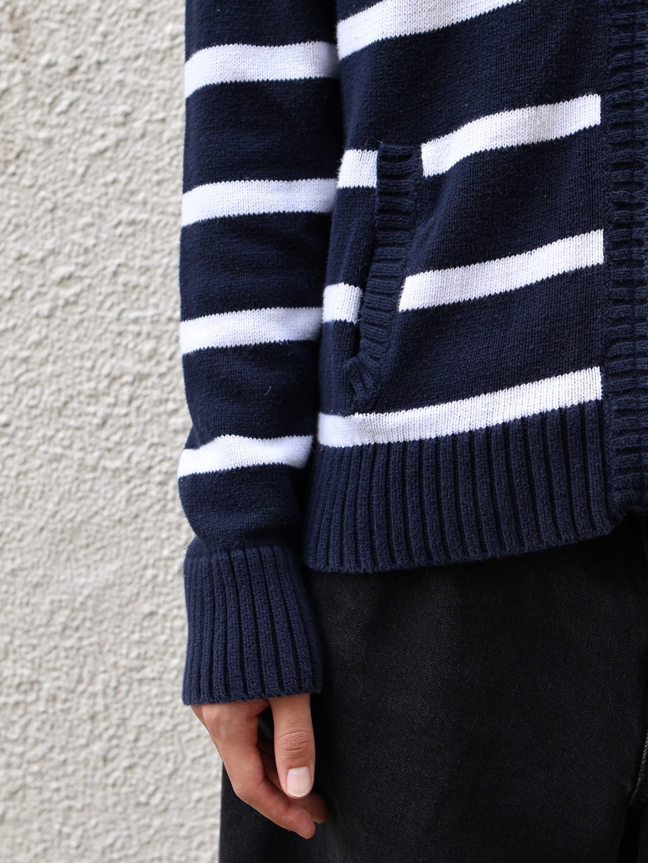 border zip up hoodie