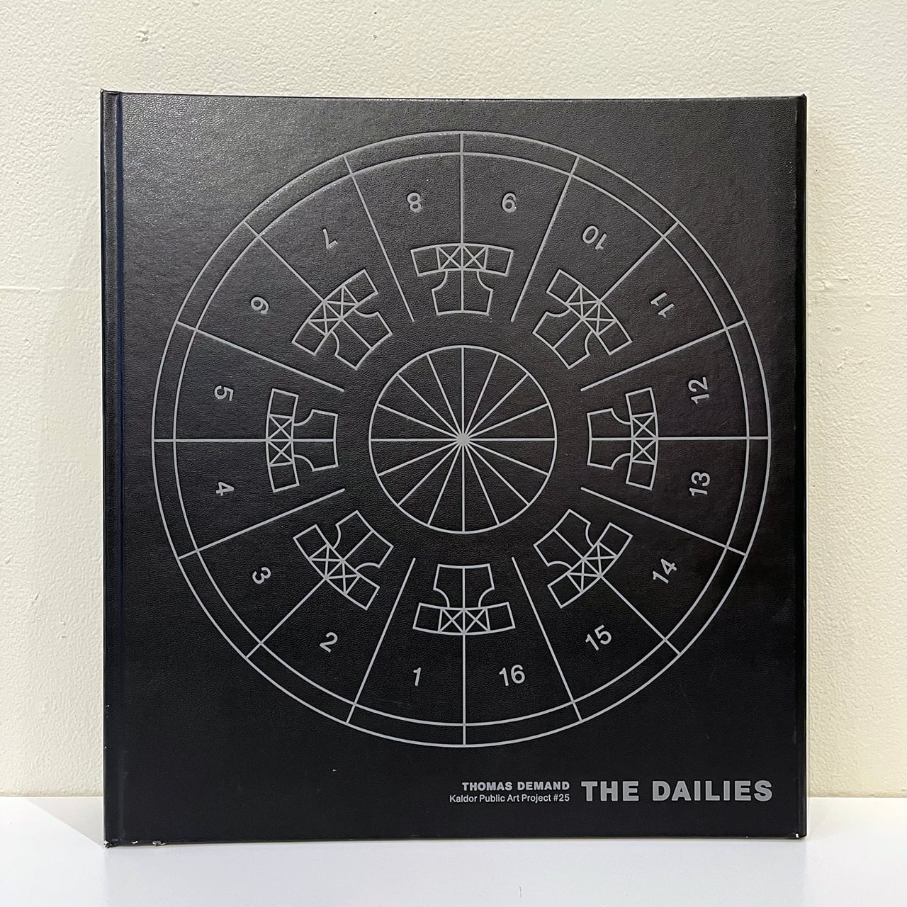 アート・デザイン・音楽 Thomas Demand THE DAILIES Thomas Demand: THE DAILIES | ON SUNDAYS