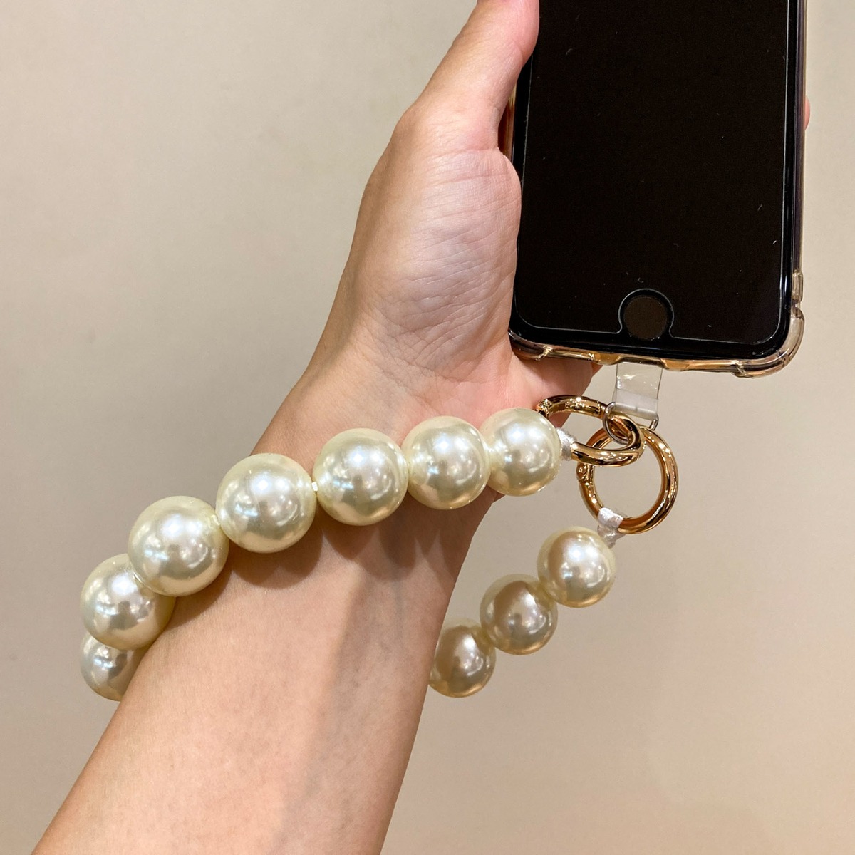 再入荷〉大粒パールハンドストラップ（カラビナ付き） | Dua 