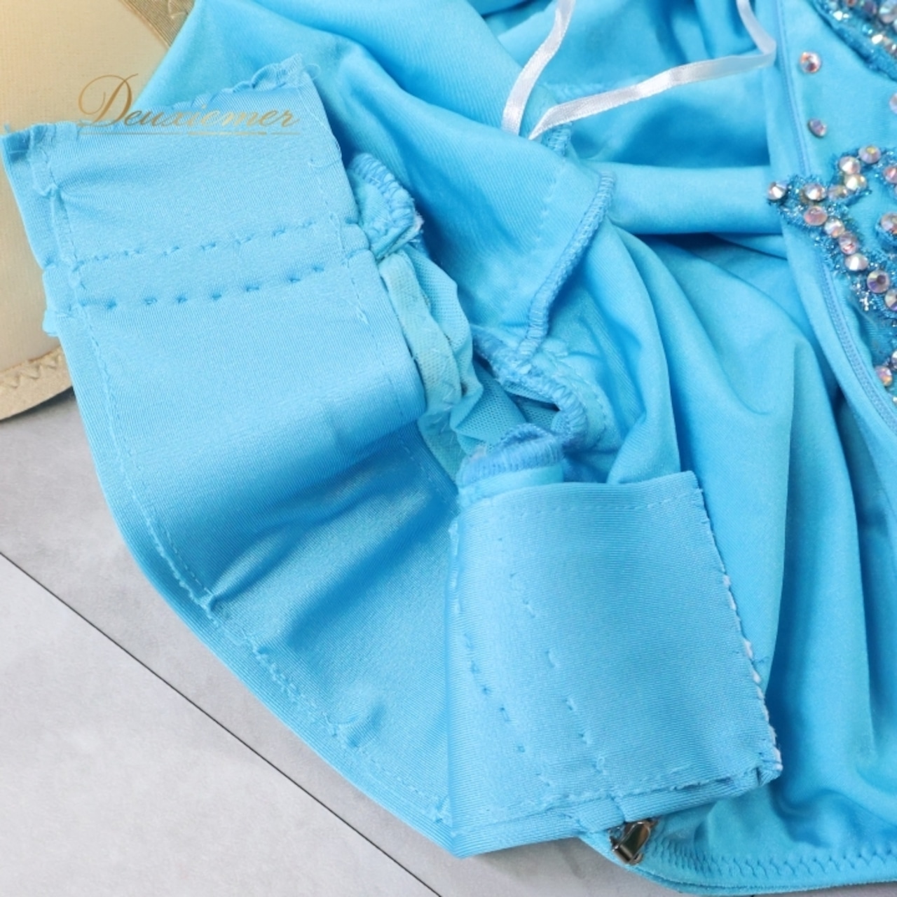 社交ダンス 衣装 スタンダードドレス ワンピース ドレス フロート レース 水色 フリル レース デモ 競技 ダンス パーティ 発表会 シルバー ブルー系 フロート さわやか イベント用 ダンス衣装 エレガント パフォーマンス