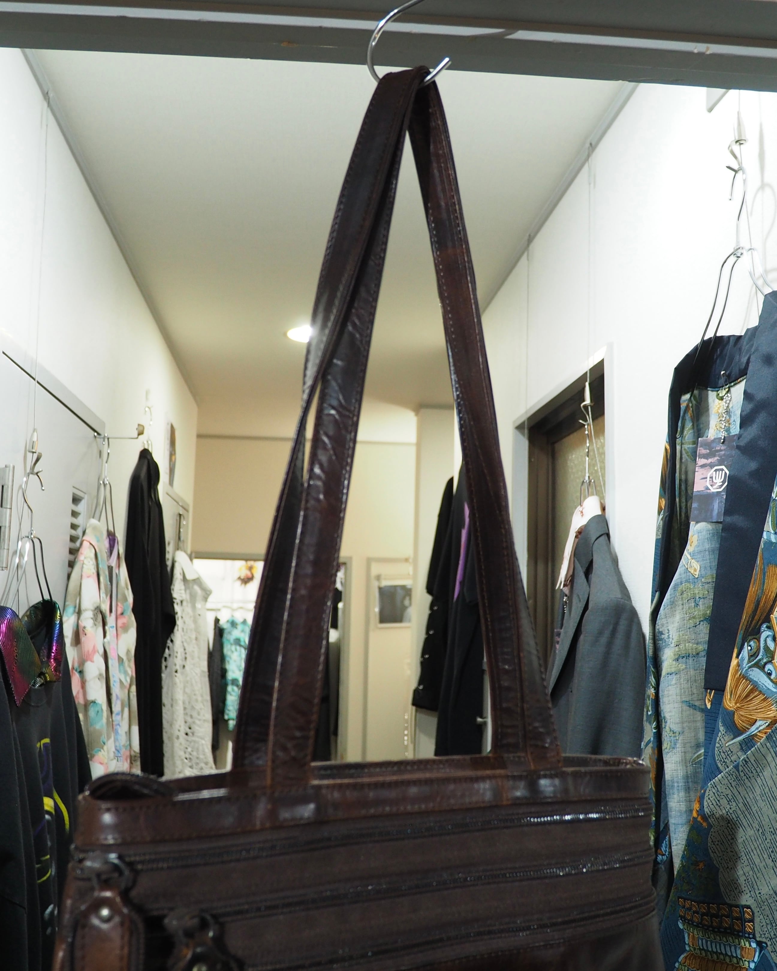 " DINNN " Three Continuing Zip Design Leather Hand Bag