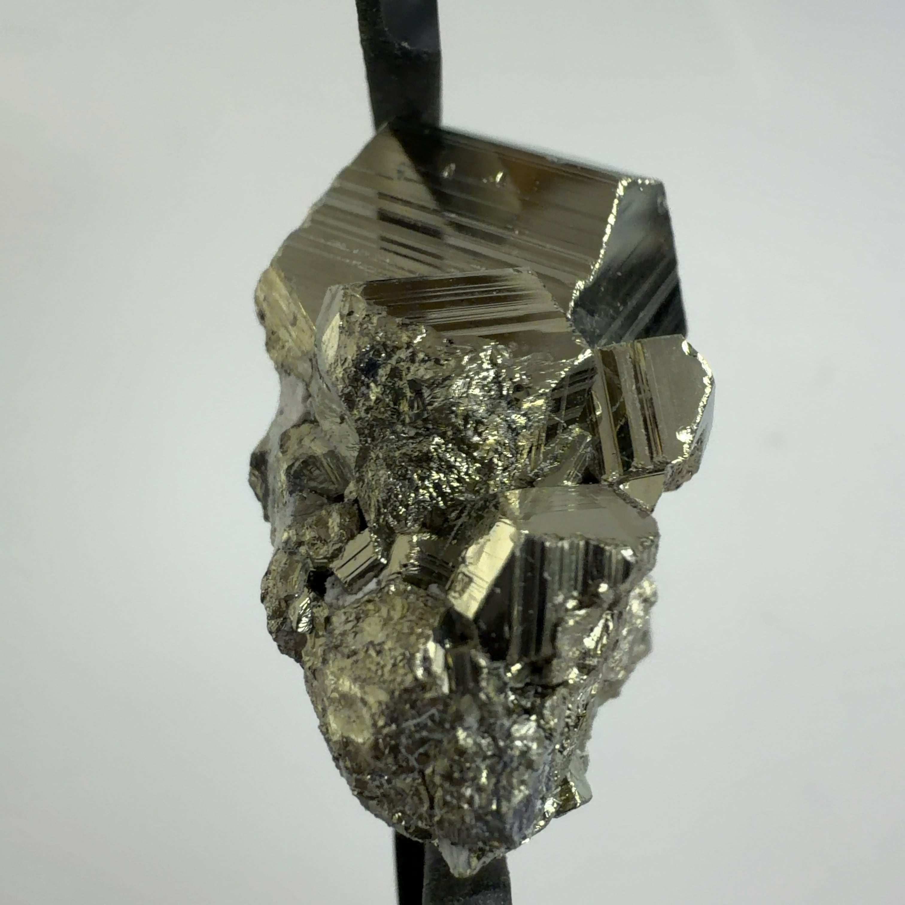 E33727 黄鉄鉱 パイライト pyrite ペルー 天然石 鉱物