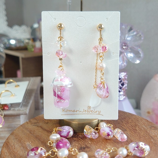桜の花びらゼリーとピンクパールの耳飾り