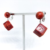 立体的なキューブタイプが魅力的！アップル珊瑚スクエア ピアス・イヤリング mm1113