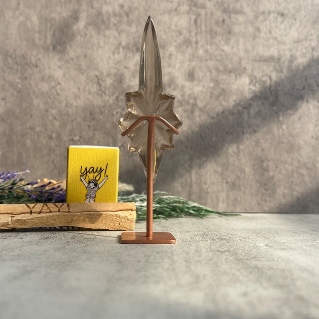 ブラジル・ミナスジェライス州 セラデカブラル産 スモーキークォーツ『流れ星シェイプ スタンド付き｜一点もの