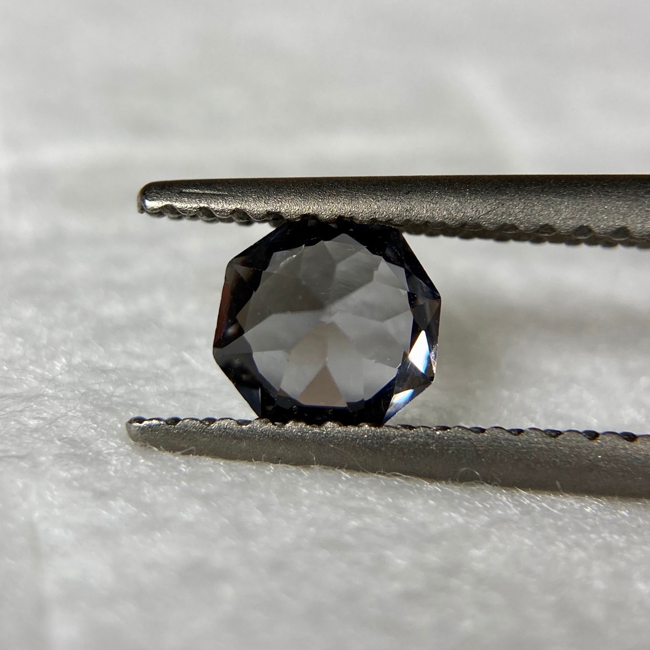 お花みたいなスピネル 約5.2mm-5.4mm  約0.65ct スペシャル No.4