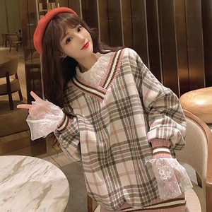 Vネックチェックニット