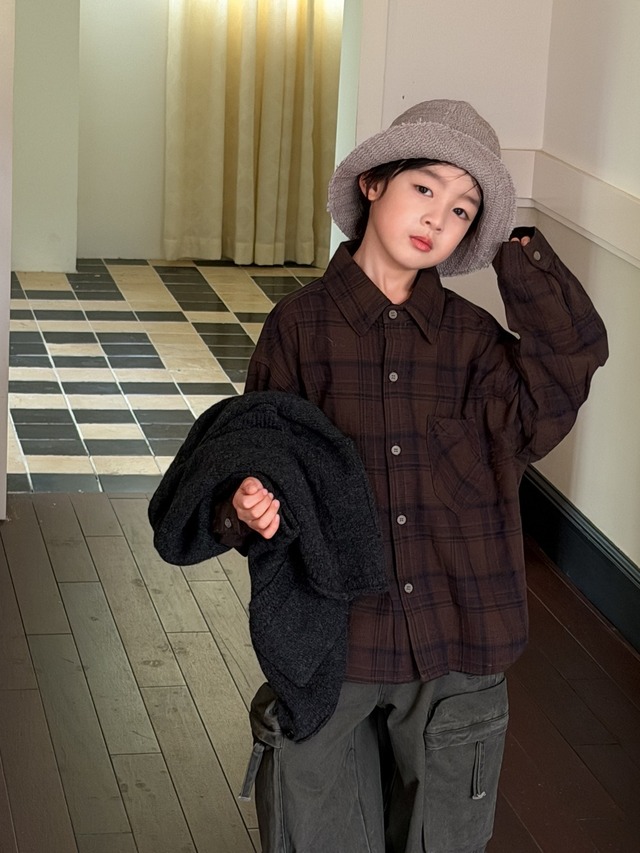 バックプリントチェックシャツ（コーヒー）KMAI｜トップス ネルシャツ｜小学生 ジュニア対応｜通学 普段着｜韓国子供服｜男の子 女の子｜100-160cm｜2026秋服 ［取寄］