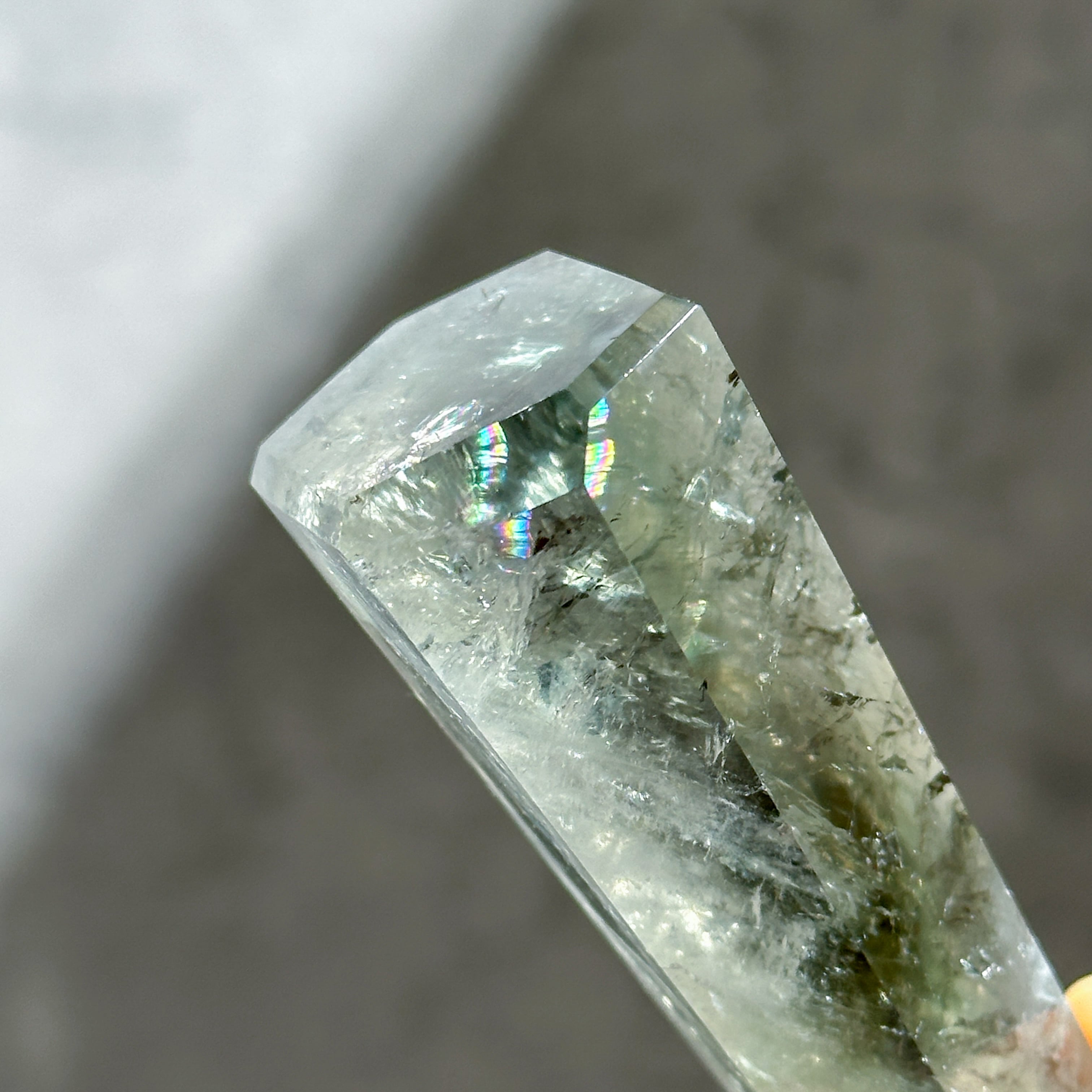 非加熱◎バイーア産グリーンアメジスト タワー13◇Green Amethyst