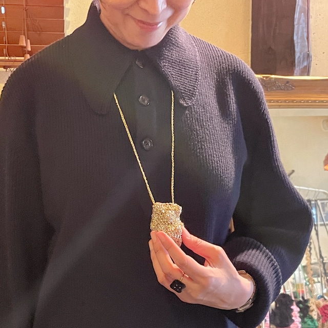 Pendant / Gold / ポップコーンクロッシェバケットバッグ型アクセサリー