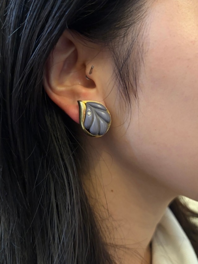 Givenchy/ vintage leaf stone gold earring.(o)