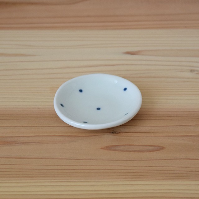 【波佐見焼 康創窯】水玉（青）　丸手塩皿