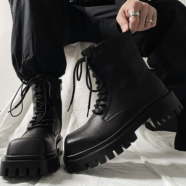 【予約販売】ブーツ メンズ スクエアトゥ 編み上げ レースアップ ハイカット ゴツ底 厚底 艶 靴 ブラック 黒 お洒落 韓国 トレンド カジュアル 24cm/24.5cm/25cm/25.5cm/26cm/26.5cm