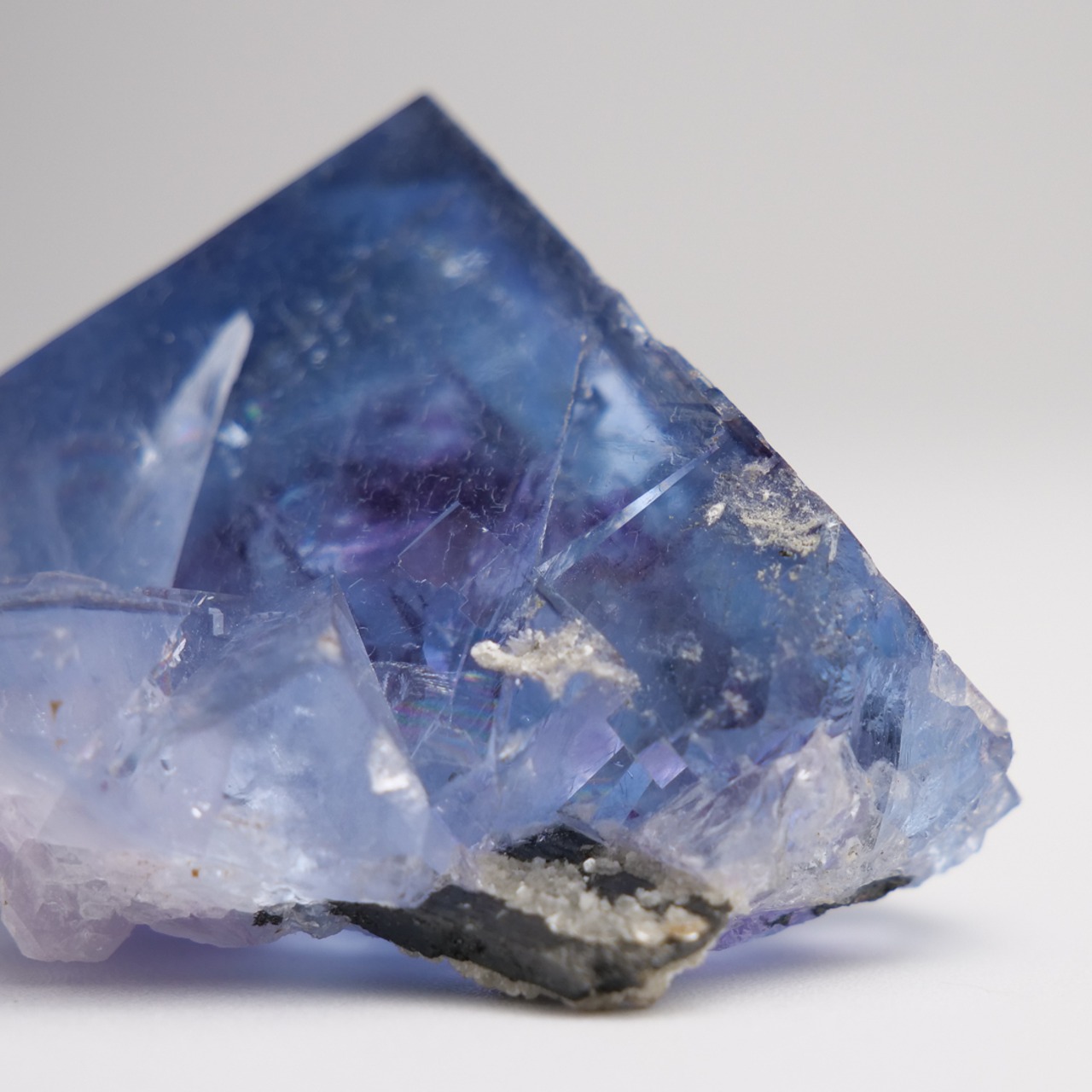 ヤオガンシャン産 フローライト 共生 / 原石 標本