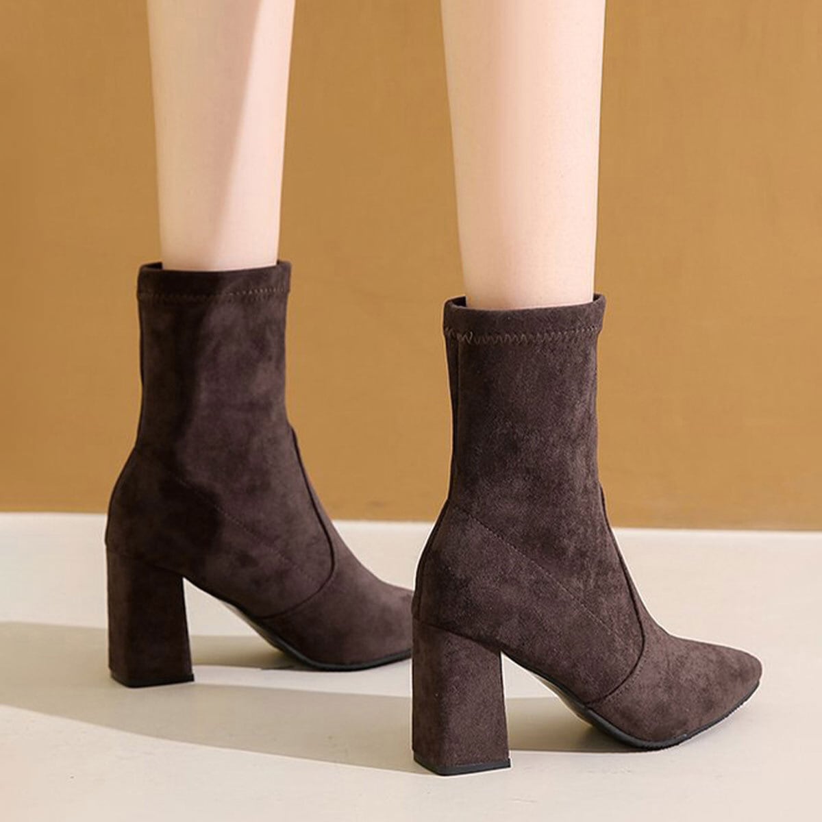 ショートブーツ スエード レディース 秋冬 韓国 ブーツ 通勤 ビジネス OL きれいめ 大人 シンプル ストレッチ 履きやすい 歩きやすい チャンキーヒール ポインテッドトゥ 上品 細見え 大人可愛い 大人女子