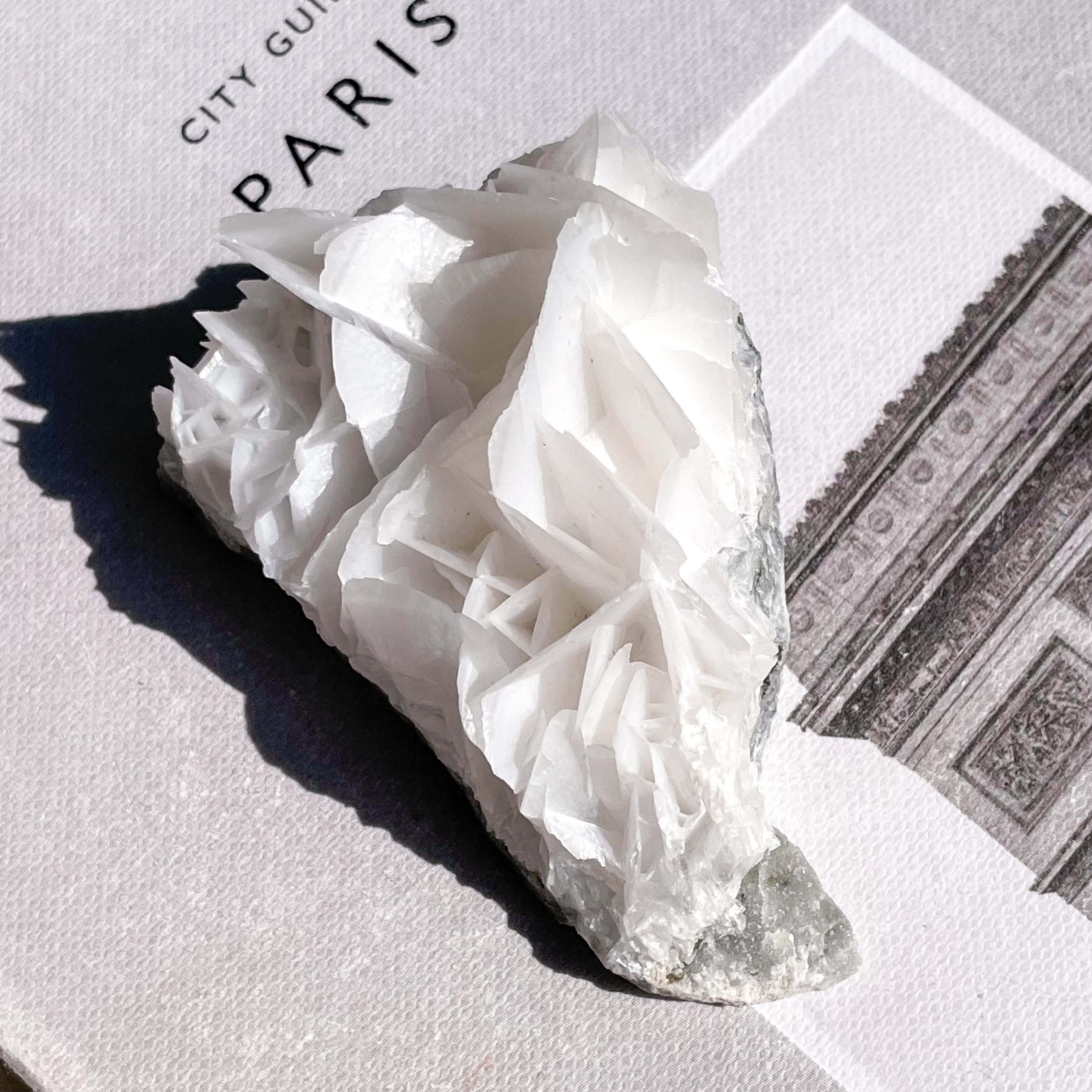 White Calcite 2 ✧ ホワイトカルサイト (UV蛍光)