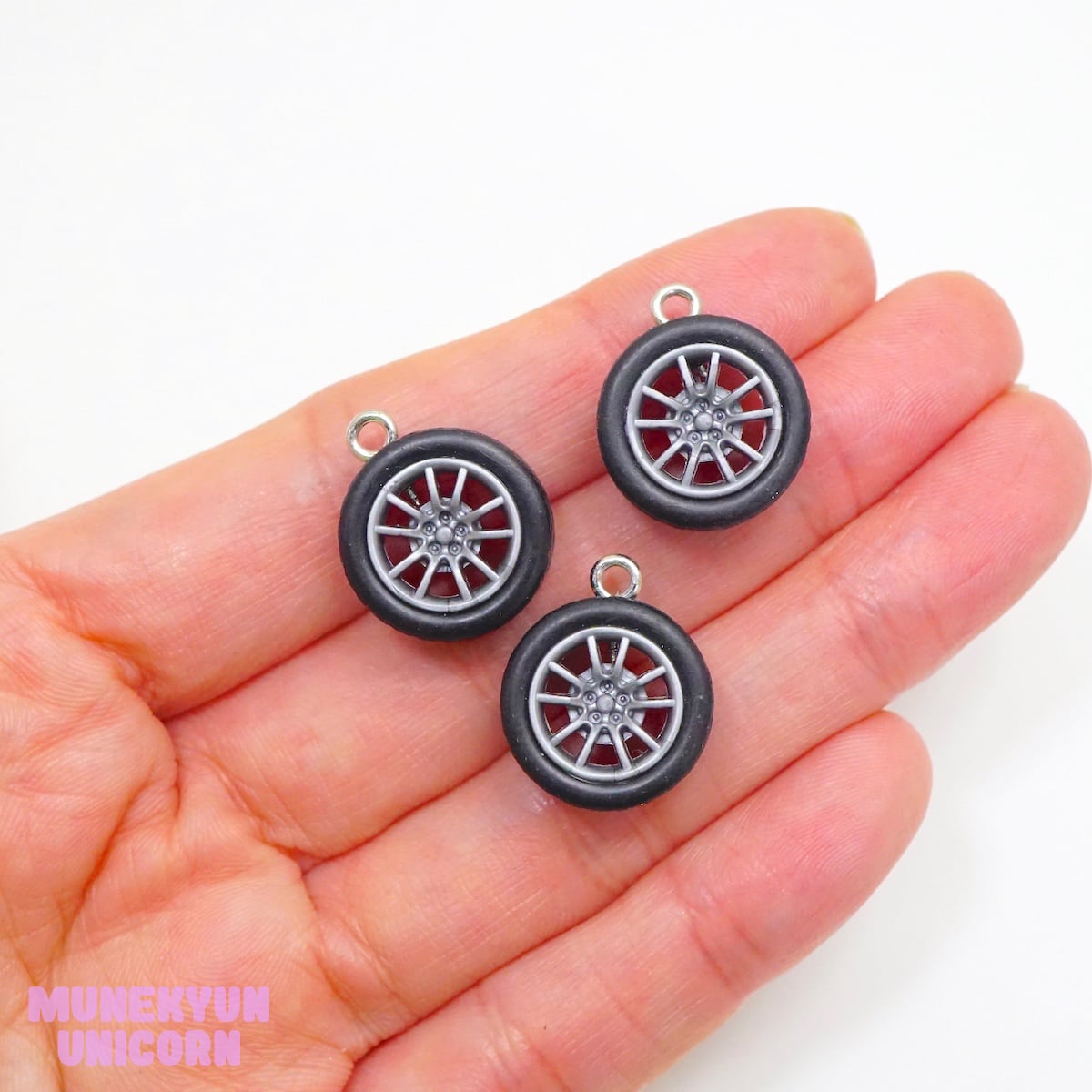 D560【1個】車のタイヤ チャーム | デコパーツとビーズのせかい むねき