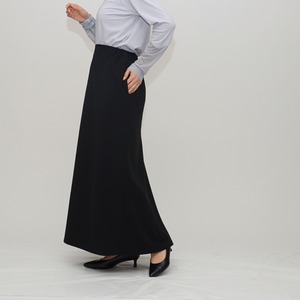 【NEW素材】梨地ダブルフェイス・バックフレアーマーメイドスカート ‐ LEQ-2631 ブラック ‐