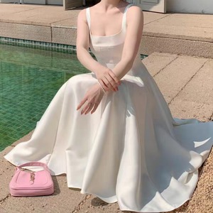 Hepburn dress　260405