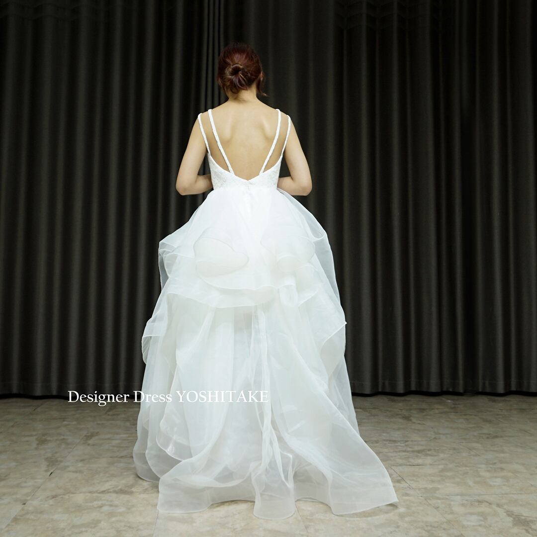 爽やかな白 バラのモチーフが際立つエレガントなオーダードレスです1度着用のみ 爽やかな白 バラのモチーフが際立つエレガントなオーダードレス