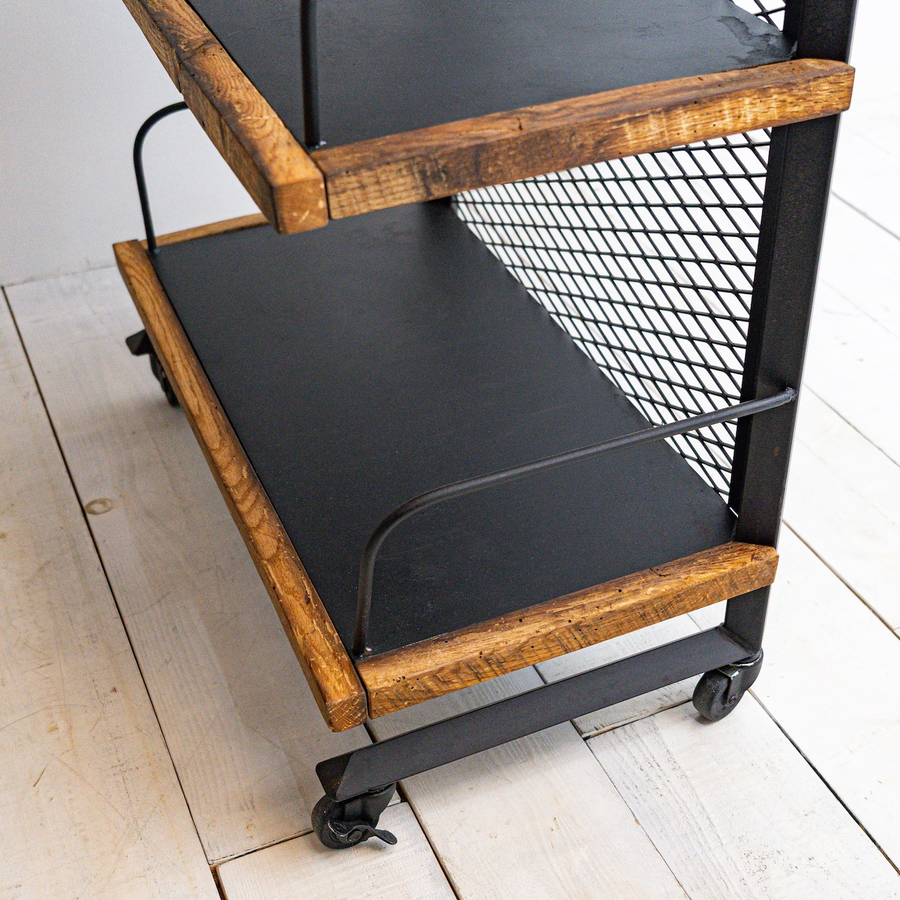 Black iron wagon GRUB