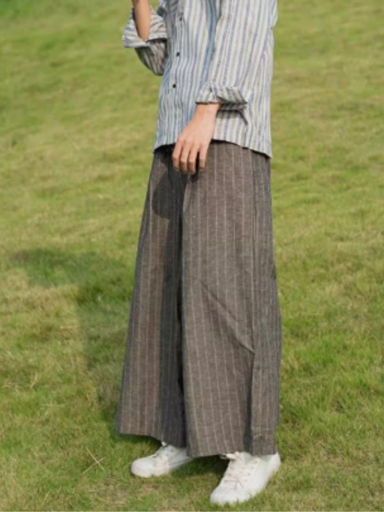 灰と線のワイドパンツ　TB1616・画像2