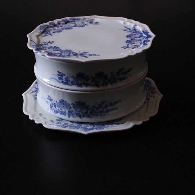 菊萩　四方輪花重