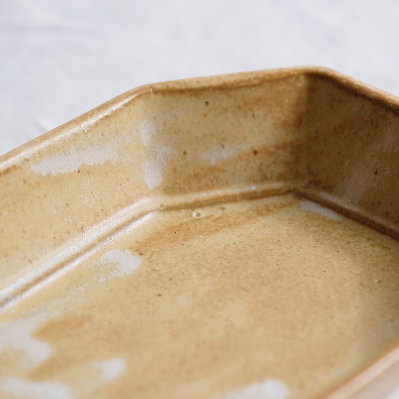 石渡磨美 Mami Ishiwata 耐熱八角皿（直火不可）M 白 8. | les trois