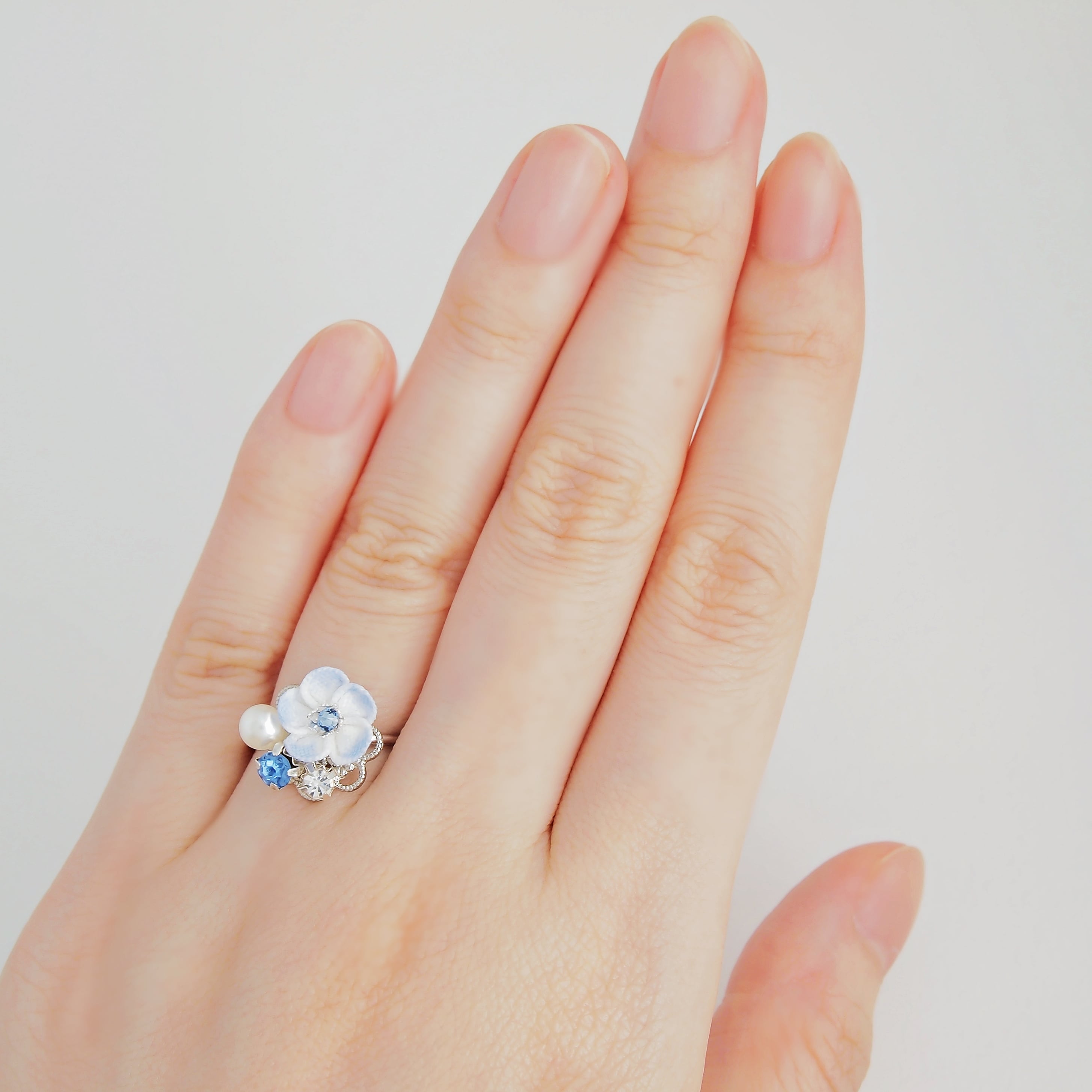 LDK掲載商品】つまみ細工＊ ネモフィラと春のかけらリング ---指輪