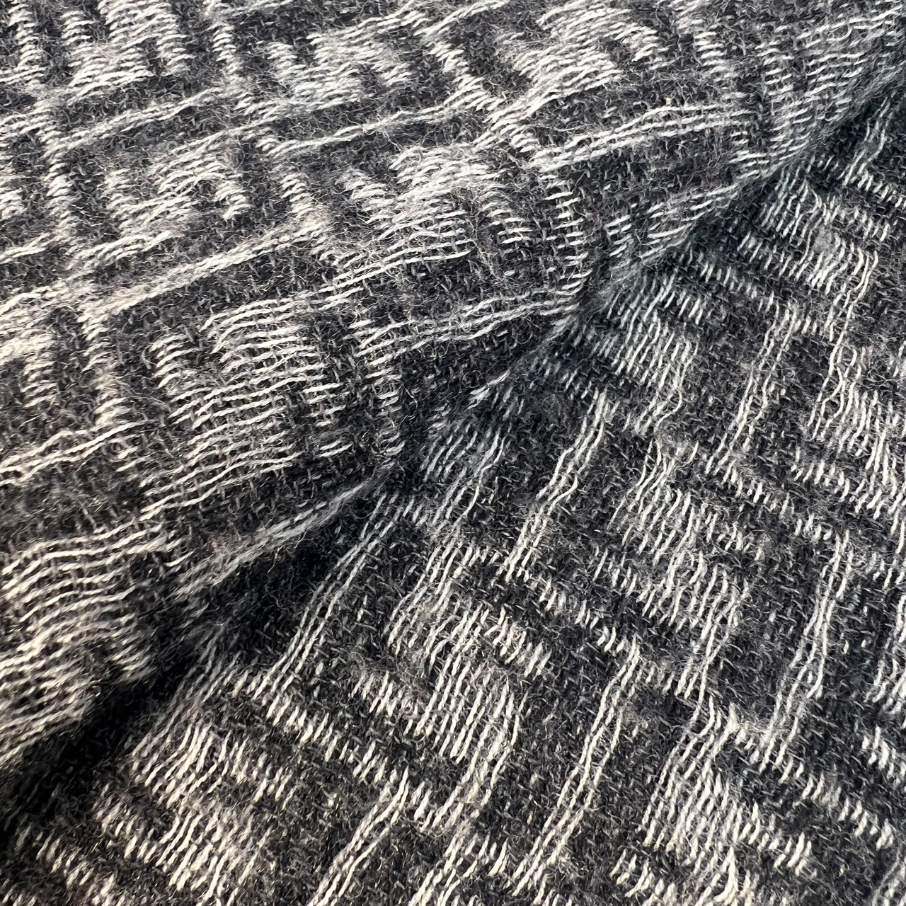 FENDI フェンディ  ズッカ柄 タグ付き   グレー A-10213