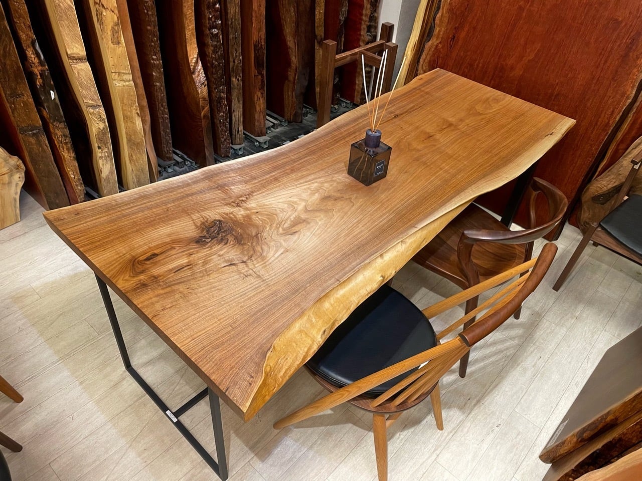 胡桃（クルミ）_2000×740-870×50_青山店_テーブル天板/一枚板 221757