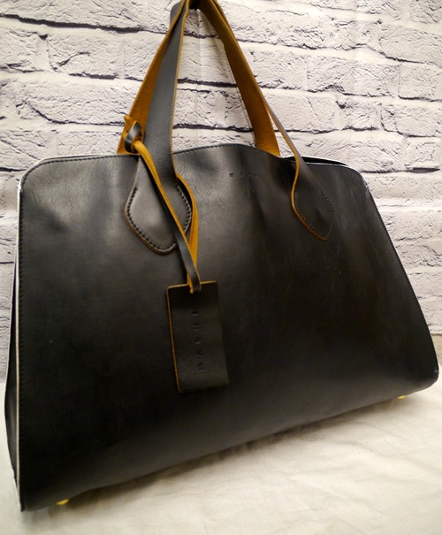 ◆MARNI マルニ A4対応 男女可 パイピングデザイン レザー トート ハンド バッグ 黒◆ 上品さと遊び心が共存するMARNIらしいお洒落なモデル